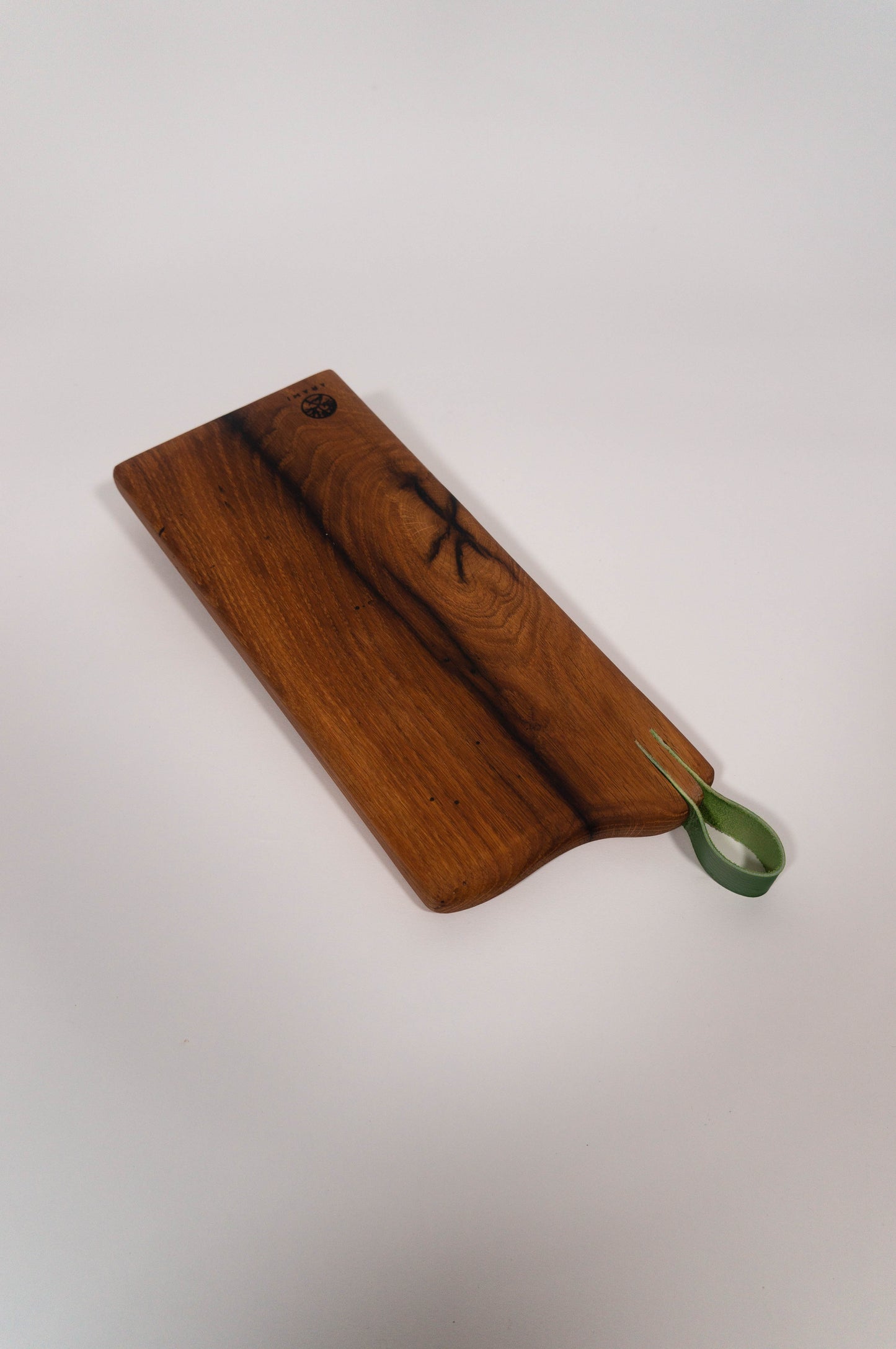 Dog din Stejar cu Codita de piele 14x33cm