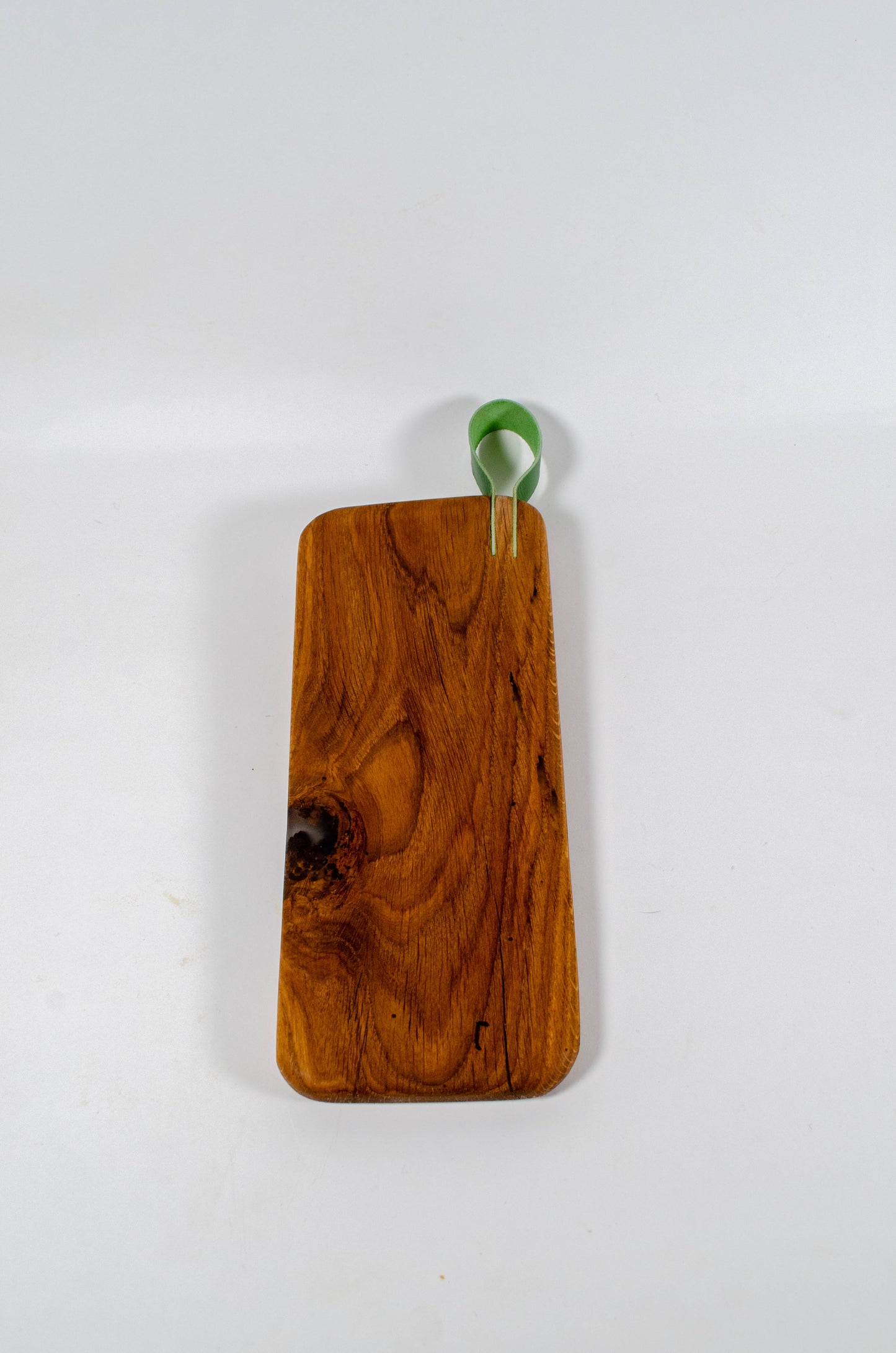 Dog din Stejar cu Codita de piele 28x12cm