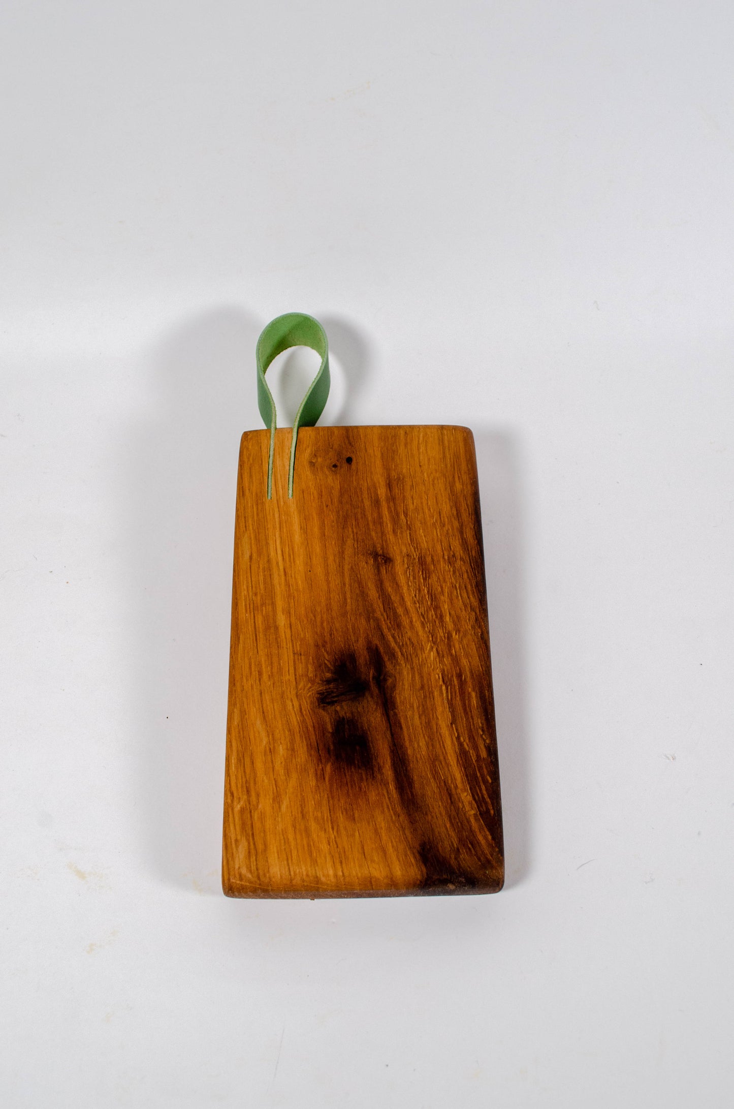 Dog din Stejar cu Codita de piele 20x11cm